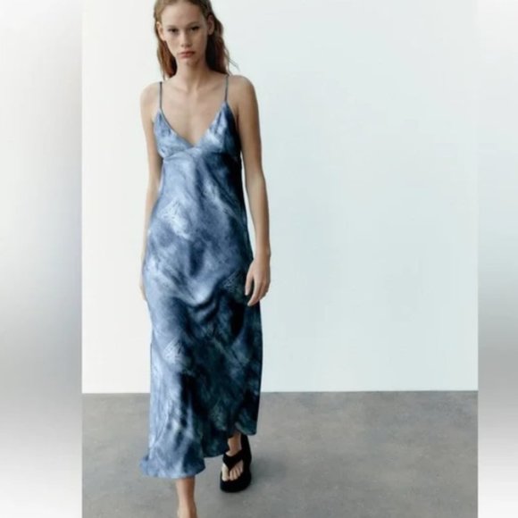👗Zara Printed Silky Dress, Blue NWT - L - Picture 1 of 10